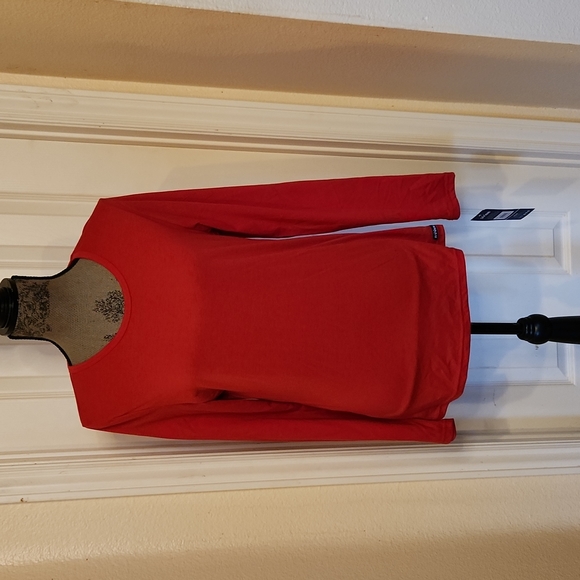 Red Long-Sleeved Cotton Top - Picture 5 of 7